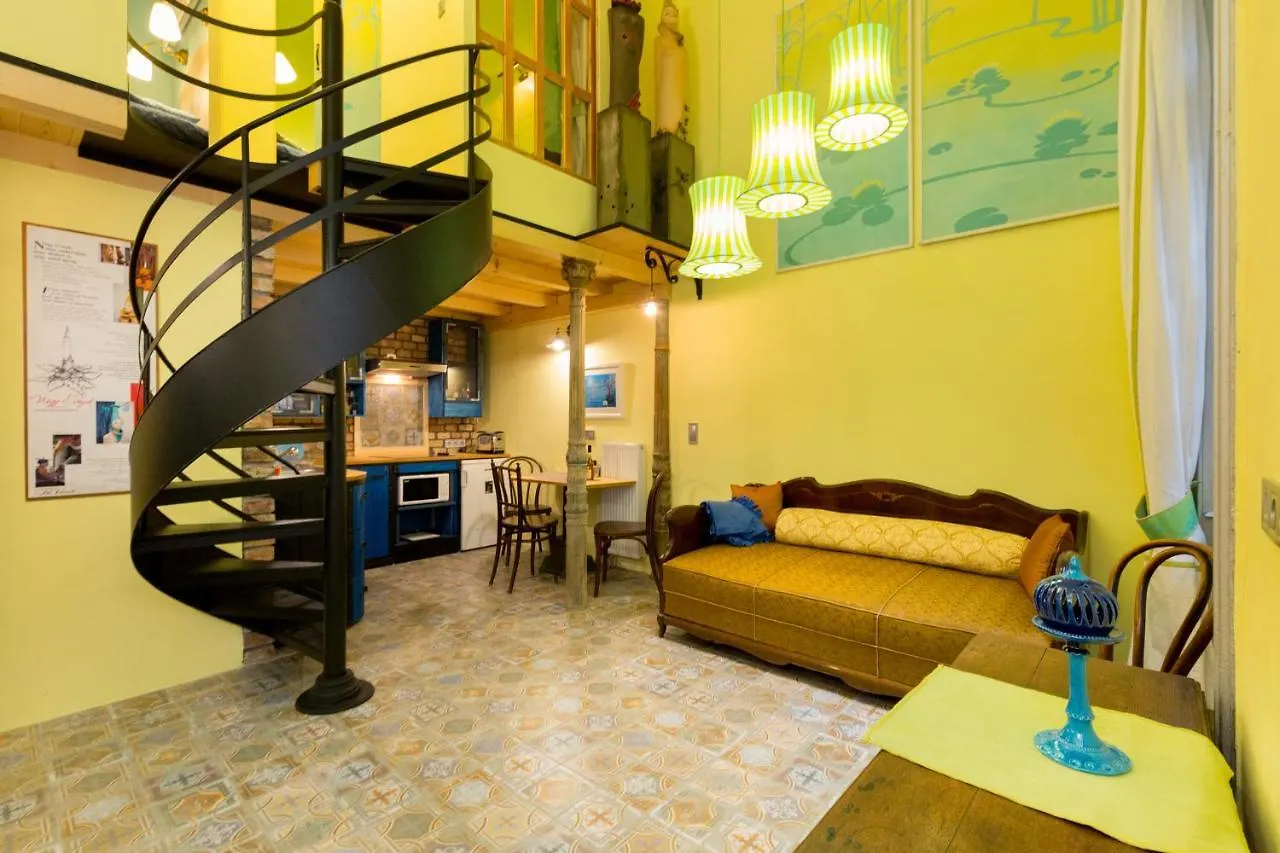 Artistic Apartment Budapeste